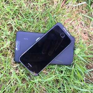 Qi 10Ah power Bank & iPhone Qi Wireless Charging & Power Bank & iPhone 5